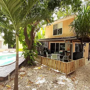 Met Zwembad En Prachtige Tuin , Willemstad Curaçao